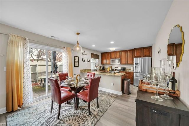 105 Seaside LN, Virginia Beach, VA 23462