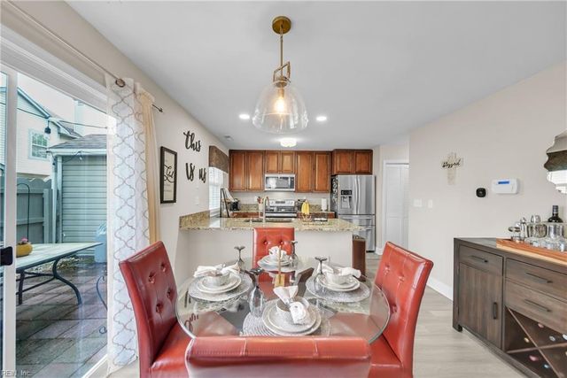 105 Seaside LN, Virginia Beach, VA 23462