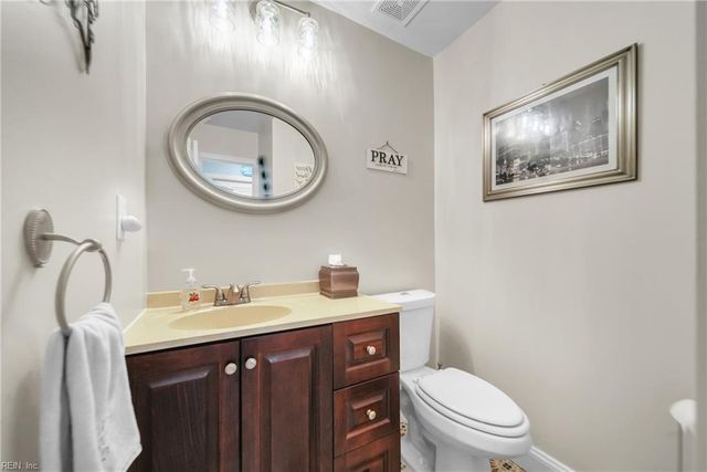 105 Seaside LN, Virginia Beach, VA 23462