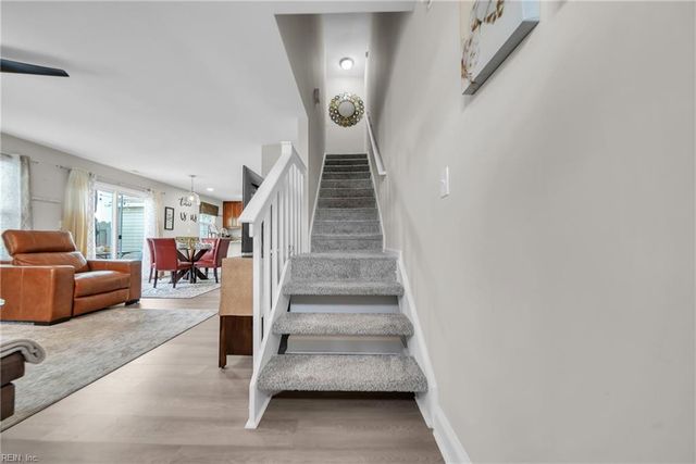 105 Seaside LN, Virginia Beach, VA 23462