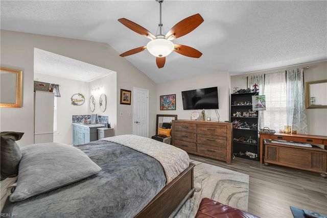 105 Seaside LN, Virginia Beach, VA 23462