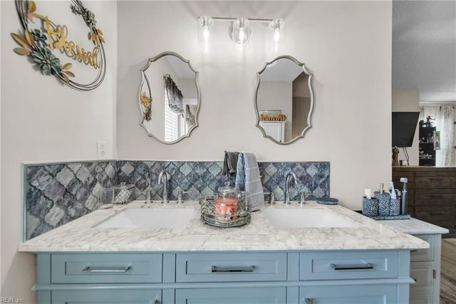 105 Seaside LN, Virginia Beach, VA 23462