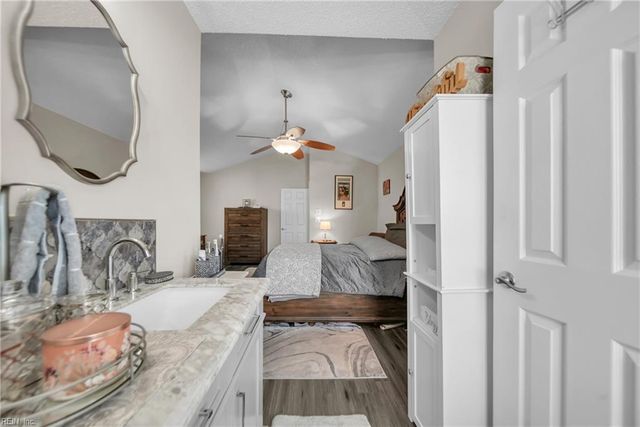 105 Seaside LN, Virginia Beach, VA 23462