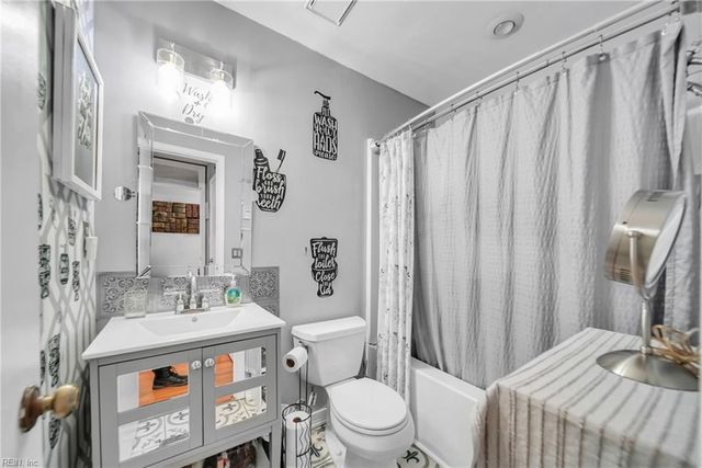 105 Seaside LN, Virginia Beach, VA 23462