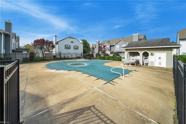 105 Seaside LN, Virginia Beach, VA 23462