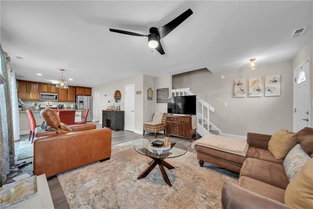 105 Seaside LN, Virginia Beach, VA 23462