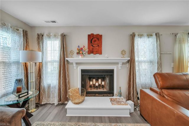 105 Seaside LN, Virginia Beach, VA 23462