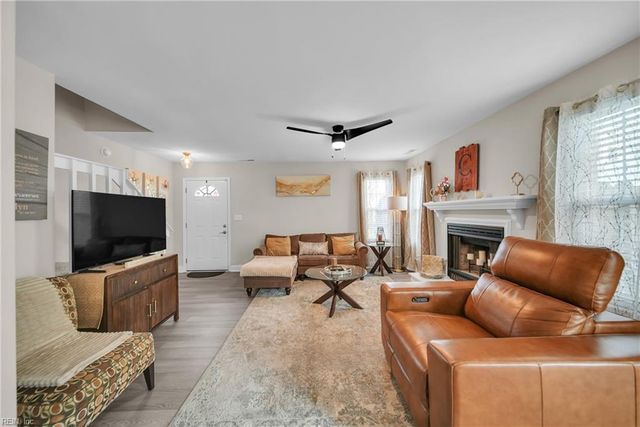 105 Seaside LN, Virginia Beach, VA 23462