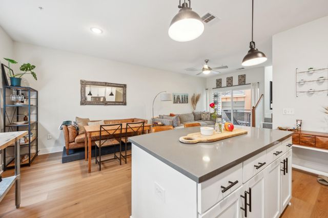 2827 Manor RD 3104, Austin, TX 78722