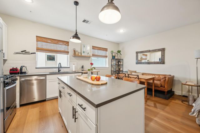 2827 Manor RD 3104, Austin, TX 78722