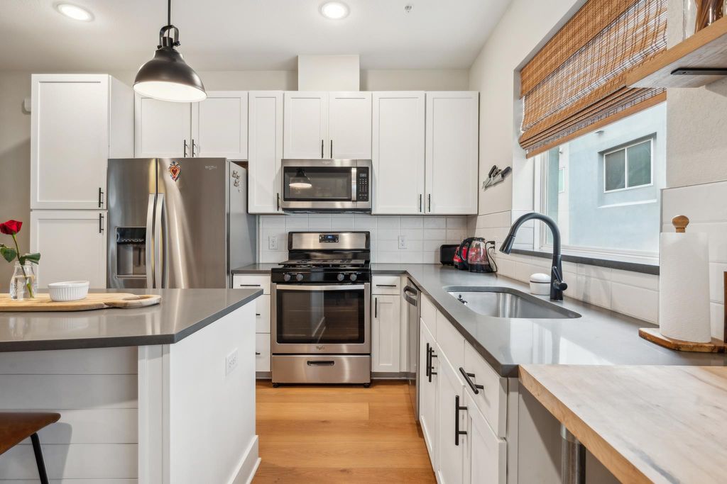 2827 Manor RD 3104, Austin, TX 78722