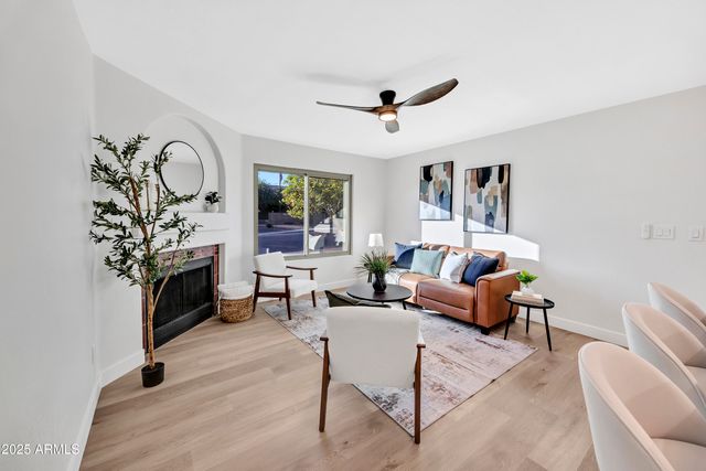 8876 W BLUEFIELD Avenue, Peoria, AZ 85382