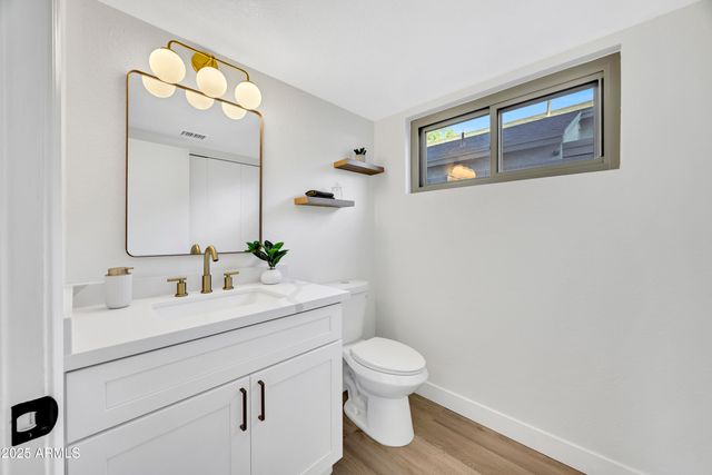 8876 W BLUEFIELD Avenue, Peoria, AZ 85382