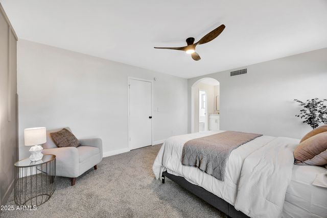 8876 W BLUEFIELD Avenue, Peoria, AZ 85382