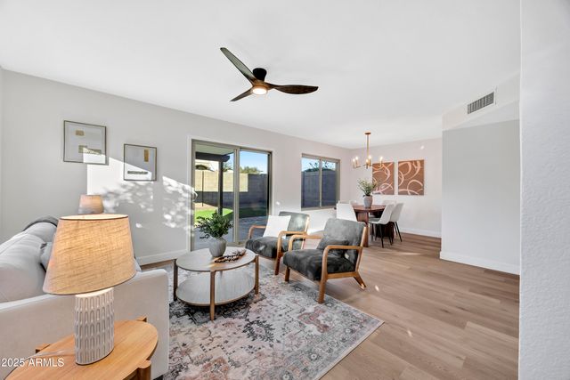 8876 W BLUEFIELD Avenue, Peoria, AZ 85382