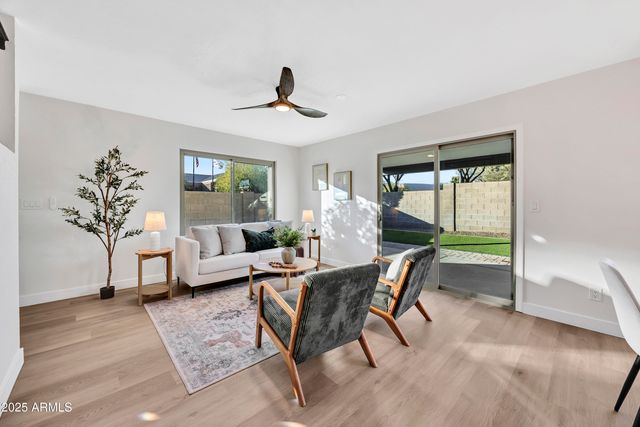 8876 W BLUEFIELD Avenue, Peoria, AZ 85382