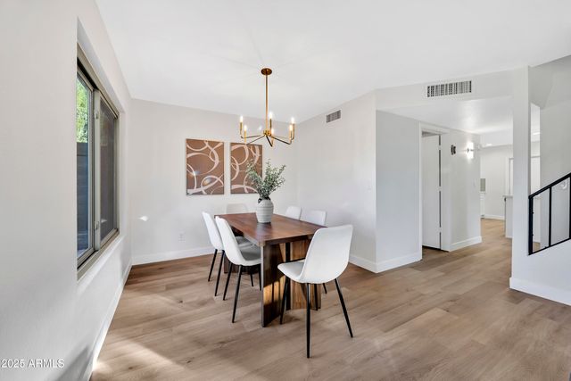 8876 W BLUEFIELD Avenue, Peoria, AZ 85382