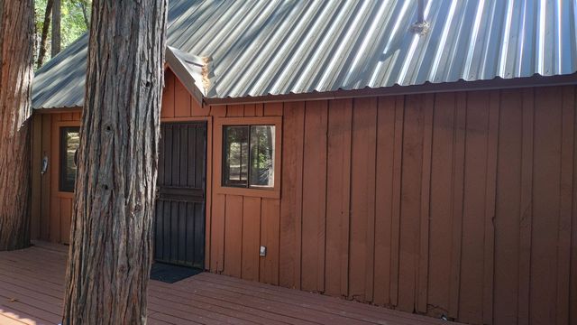 1803 John Gerney Drive, Camp Nelson, CA 93265