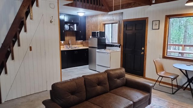 1803 John Gerney Drive, Camp Nelson, CA 93265