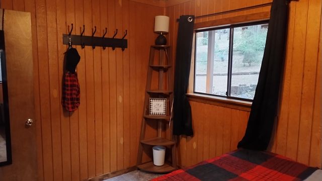 1803 John Gerney Drive, Camp Nelson, CA 93265