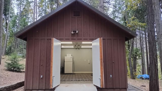 1803 John Gerney Drive, Camp Nelson, CA 93265
