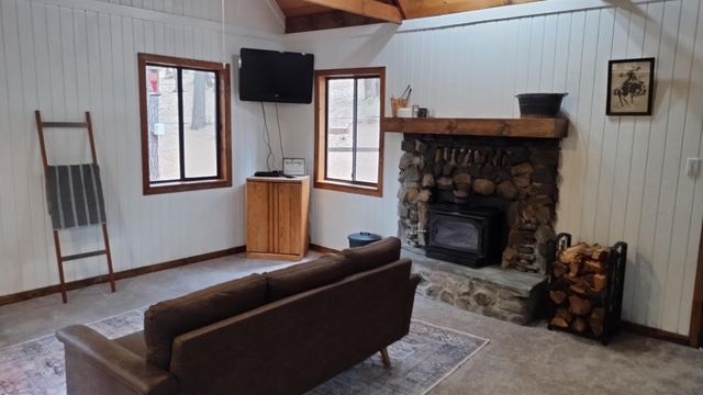 1803 John Gerney Drive, Camp Nelson, CA 93265