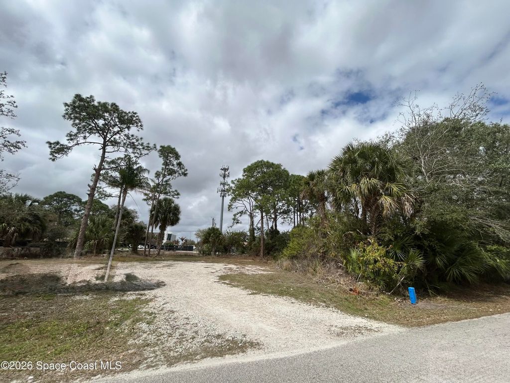 126 Deauville Avenue SE, Palm Bay, FL 32909