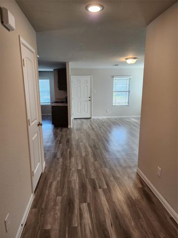 3216 Moore Avenue, Bay City, TX 77414