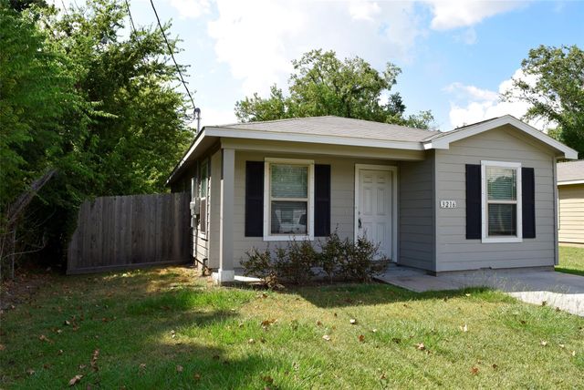 3216 Moore Avenue, Bay City, TX 77414