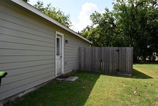 3216 Moore Avenue, Bay City, TX 77414