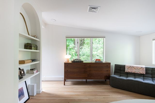 7 Diamond Rd, Lexington, MA 02420