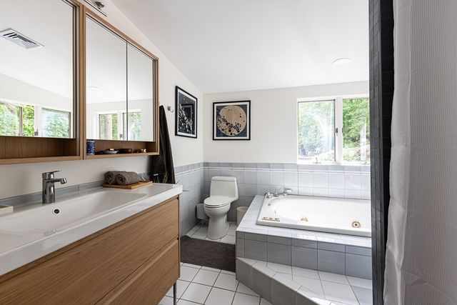7 Diamond Rd, Lexington, MA 02420