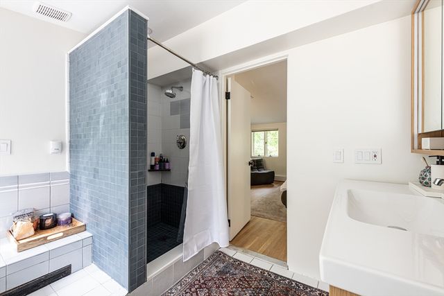 7 Diamond Rd, Lexington, MA 02420