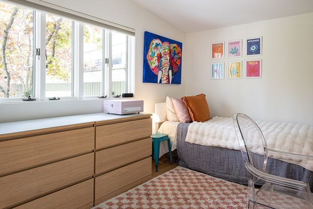 7 Diamond Rd, Lexington, MA 02420