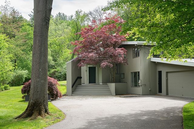 7 Diamond Rd, Lexington, MA 02420