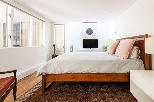 7 Diamond Rd, Lexington, MA 02420