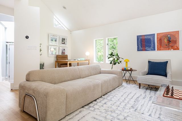 7 Diamond Rd, Lexington, MA 02420