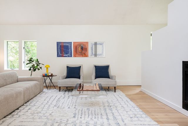 7 Diamond Rd, Lexington, MA 02420