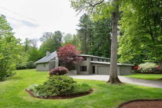 7 Diamond Rd, Lexington, MA 02420