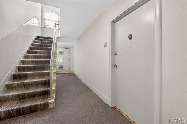 5 Delcrest Court 101, University City, MO 63124