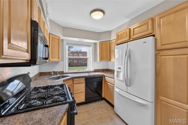5 Delcrest Court 101, University City, MO 63124