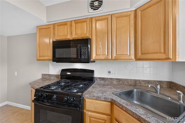 5 Delcrest Court 101, University City, MO 63124
