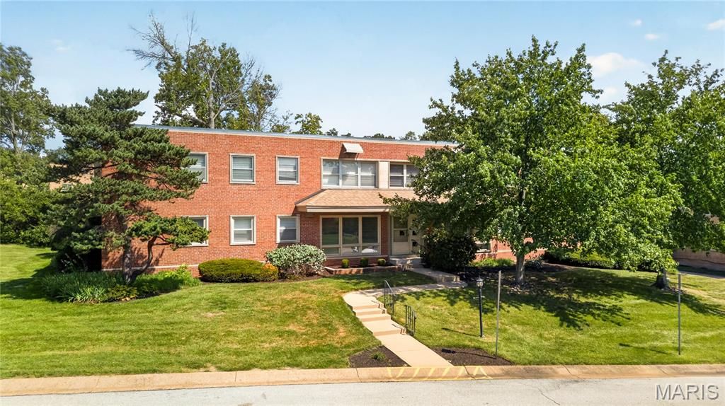 5 Delcrest Court 101, University City, MO 63124