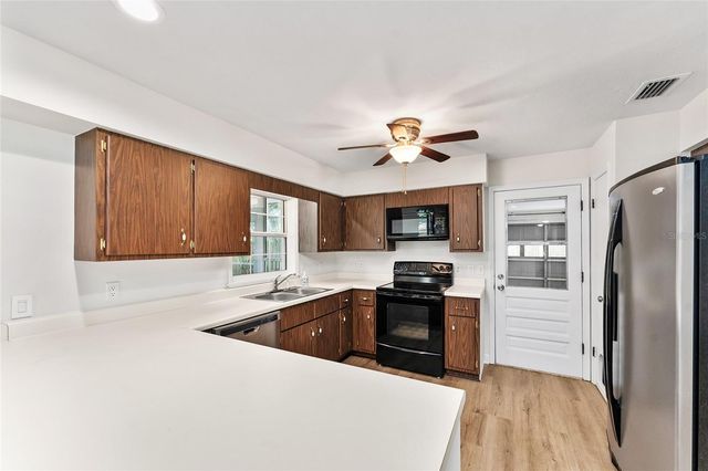 25747 SW 19TH AVENUE, Newberry, FL 32669