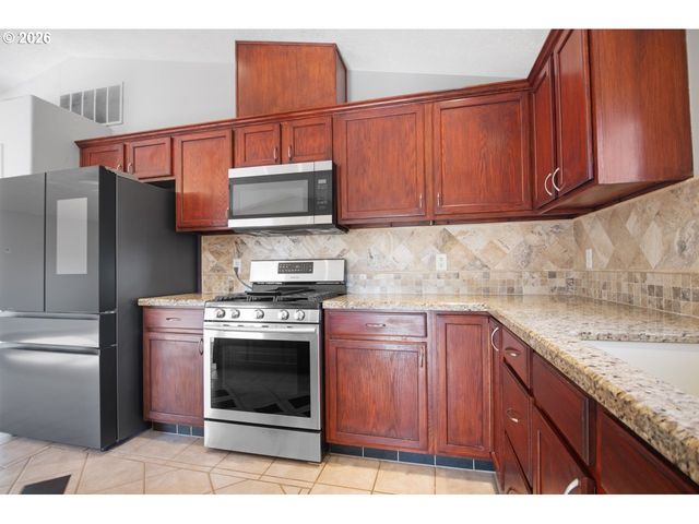 2922 Se HILLYARD Rd, Gresham, OR 97080