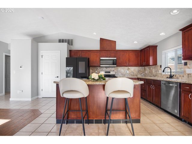 2922 Se HILLYARD Rd, Gresham, OR 97080