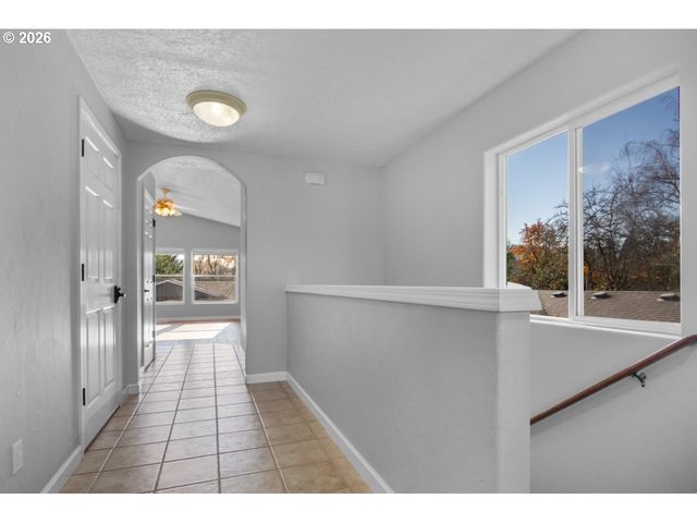 2922 Se HILLYARD Rd, Gresham, OR 97080