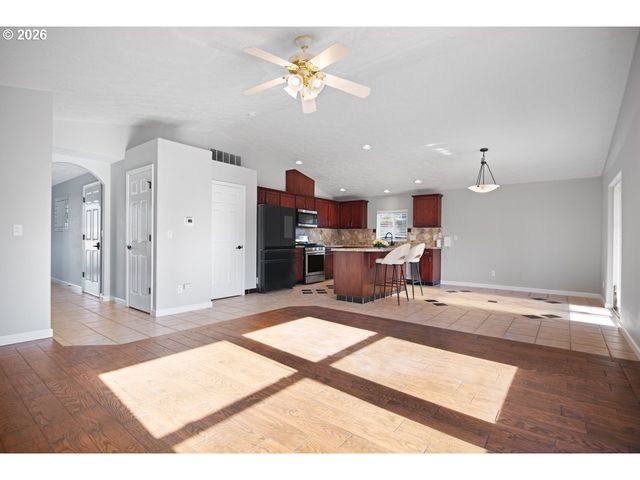 2922 Se HILLYARD Rd, Gresham, OR 97080