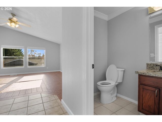 2922 Se HILLYARD Rd, Gresham, OR 97080