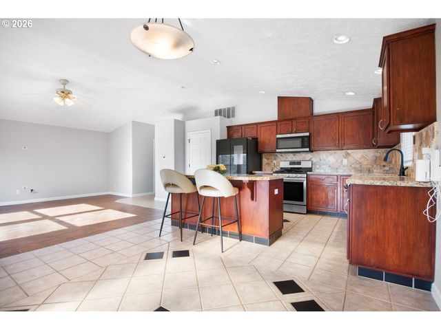 2922 Se HILLYARD Rd, Gresham, OR 97080